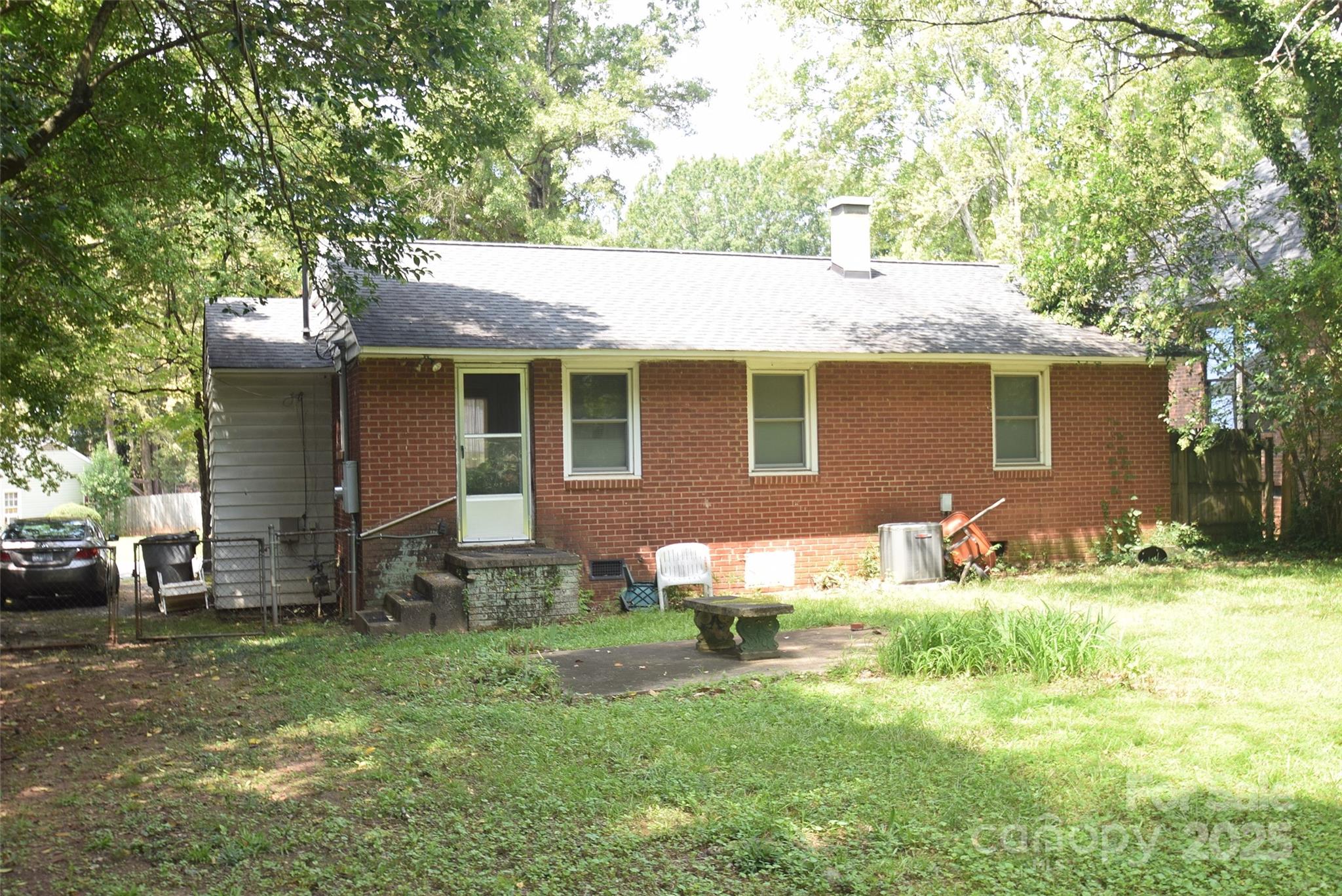 Property image 3 of 4645 Connecting Road in Selwyn Farms, Charlotte, NC 28209
