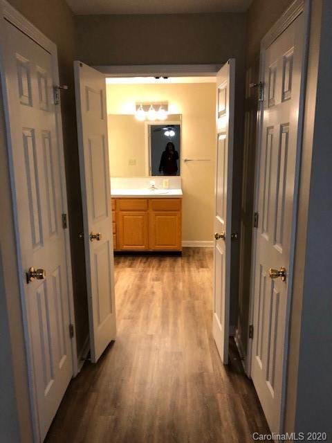 Property image 3 of 136 Ridgebrook Drive in Brookridge Shores, Mooresville, NC 28117