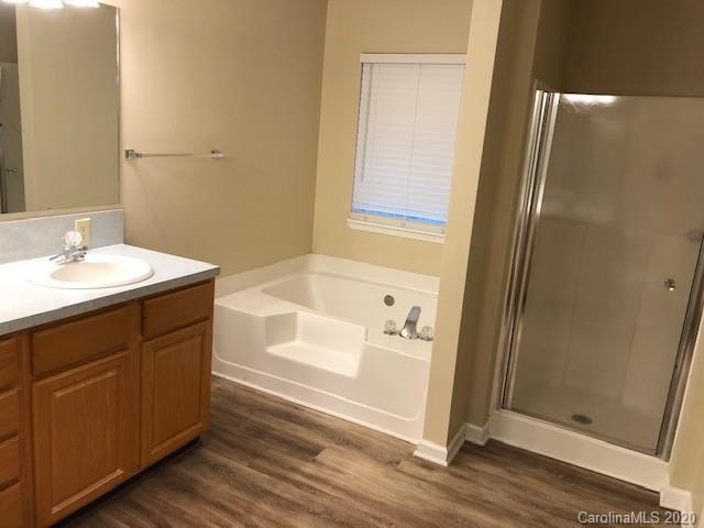 Property image 4 of 136 Ridgebrook Drive in Brookridge Shores, Mooresville, NC 28117