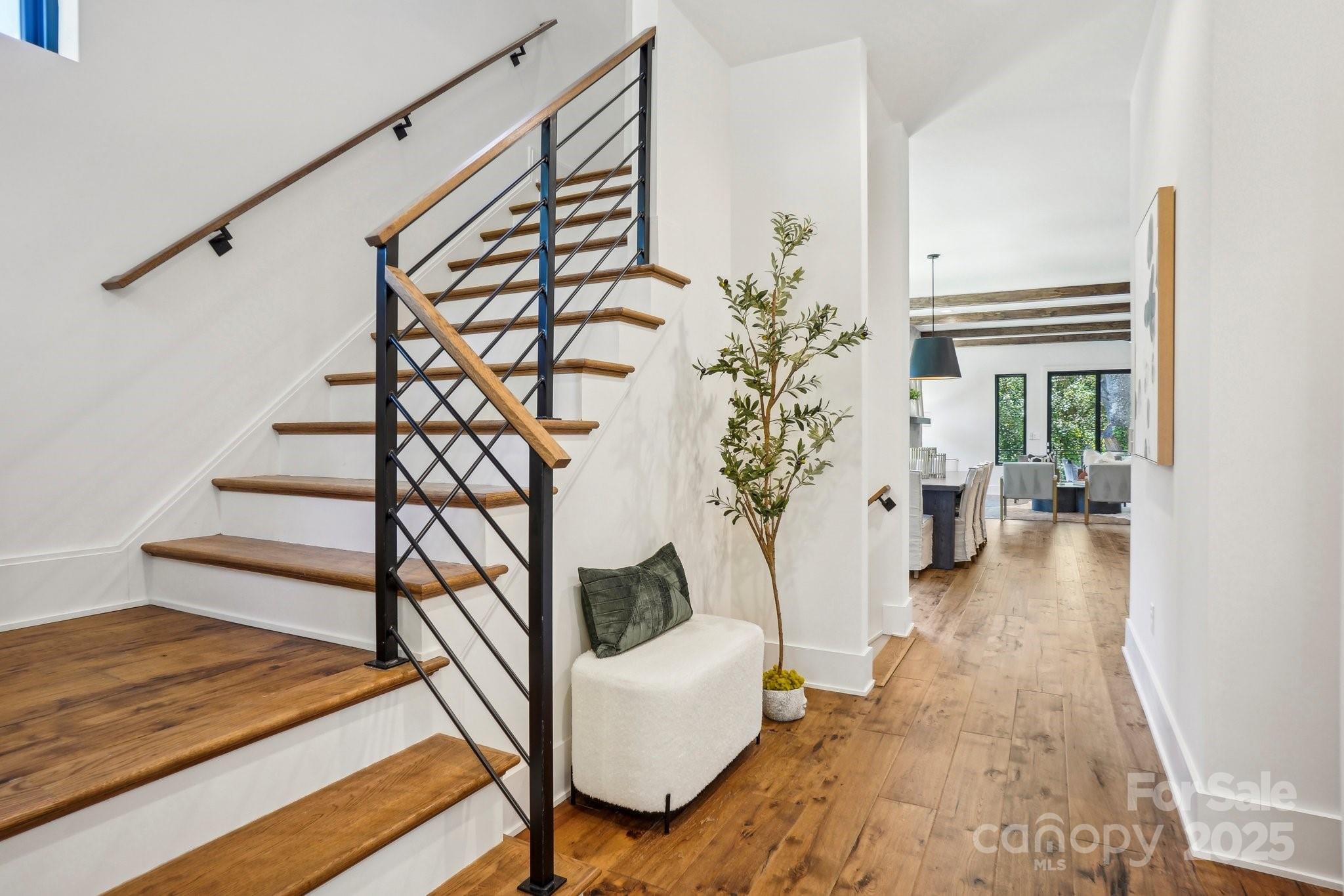 Property image 2 of 5610 Farmbrook Drive in Montclaire, Charlotte, NC 28210