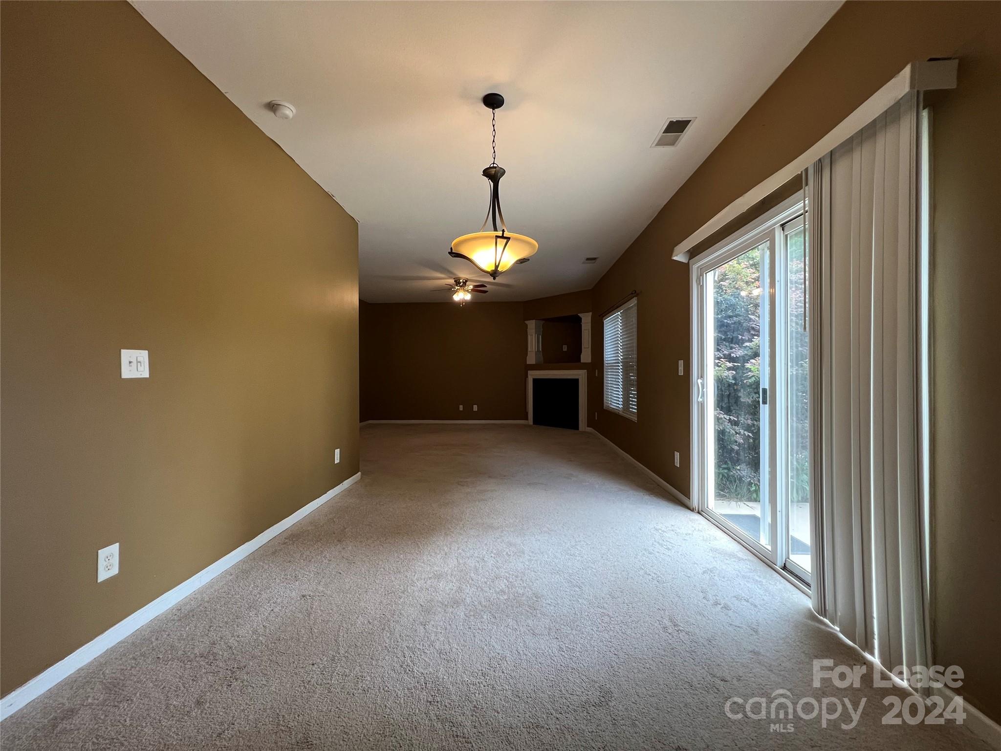 Property image 3 of 3833 Catawba Creek Drive in Catawba Hills, Gastonia, NC 28056