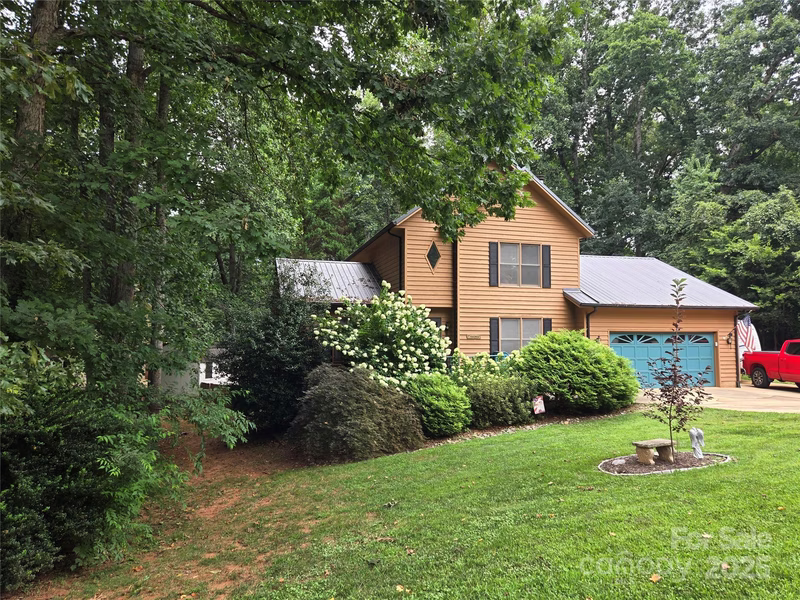 Property image 2 at 1100 Hidden Creek Court, Hickory, NC 28602