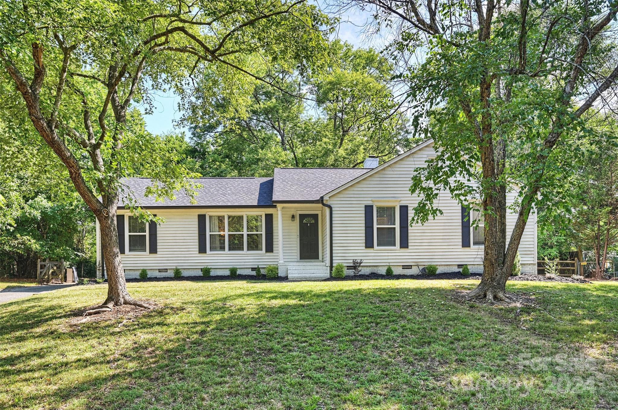 Property image 2 of 7736 Bedfordshire Drive in Olde Providence, Charlotte, NC 28226