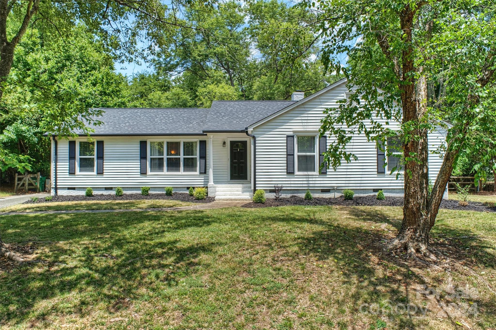 Property image 3 of 7736 Bedfordshire Drive in Olde Providence, Charlotte, NC 28226
