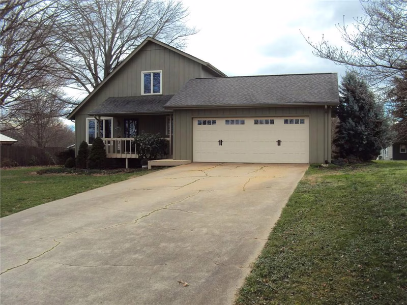 4995 Forest Ridge Drive
