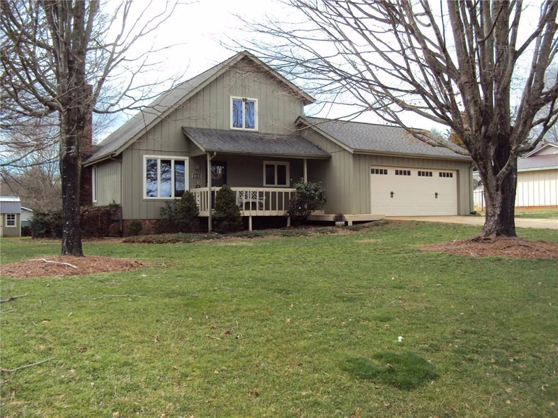 Property image 2 at 4995 Forest Ridge Drive, Hickory, NC 28602