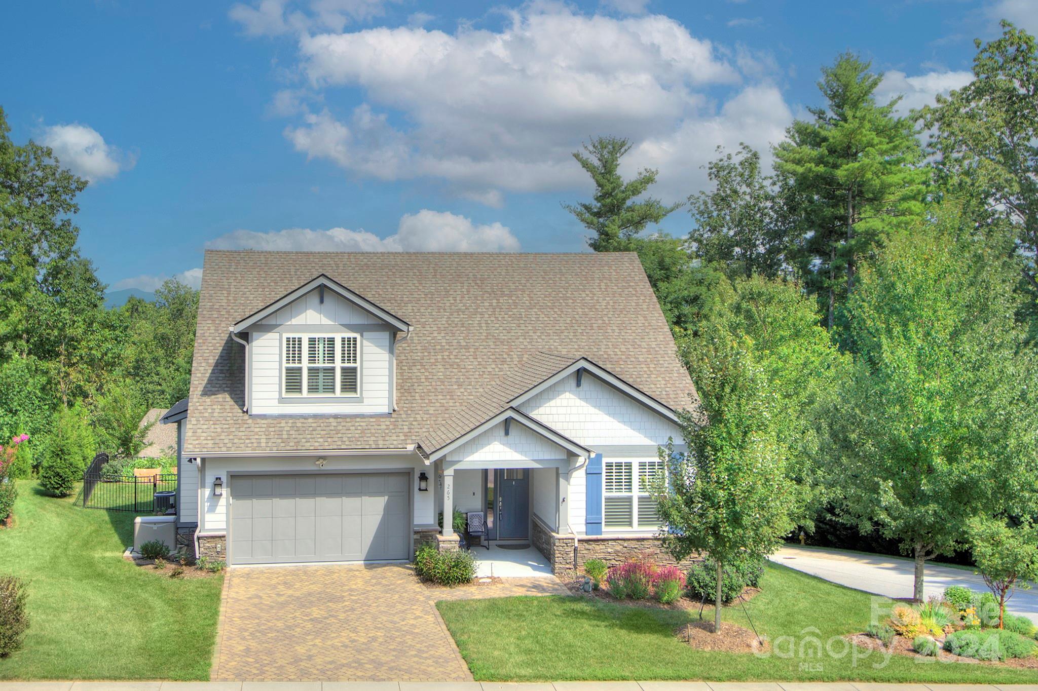 Property image 3 of 265 Hogans View Circle in Hawks Ridge, Hendersonville, NC 28739