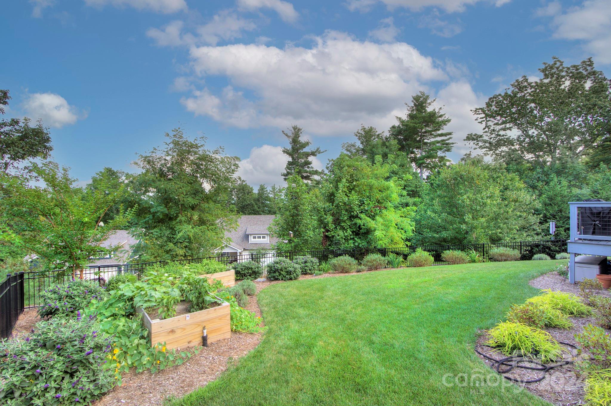 Property image 4 of 265 Hogans View Circle in Hawks Ridge, Hendersonville, NC 28739
