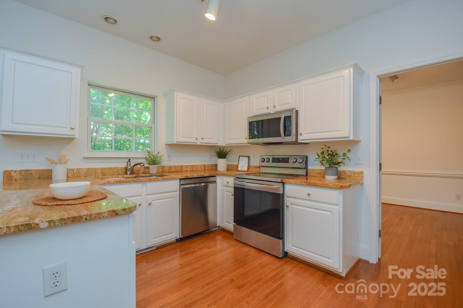 Property image 3 of 8510 Glade Court in Wynfield Forest, Huntersville, NC 28078