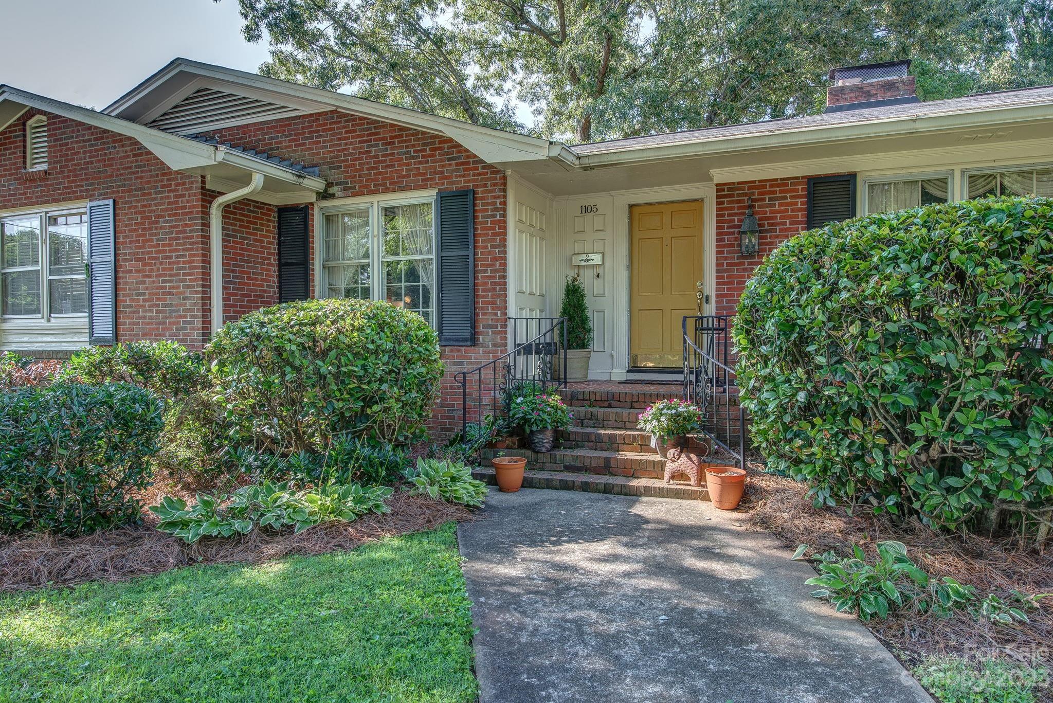 Property image 3 of 1105 Dumbarton Road in Sherwood Forest, Gastonia, NC 28054