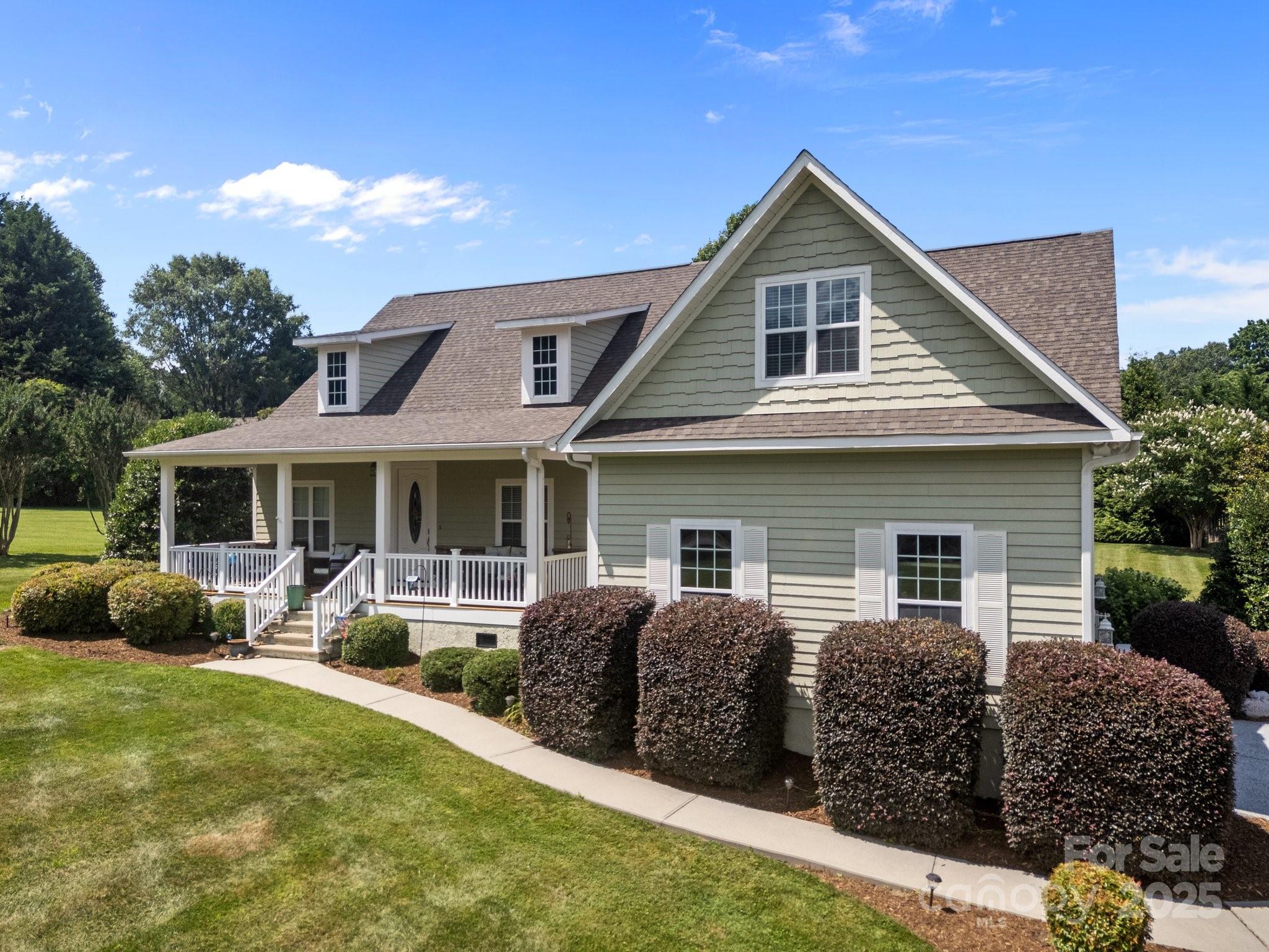 Property image 3 of 1006 Pin Oak Trail in Sugar Hollow Farms, Hendersonville, NC 28739