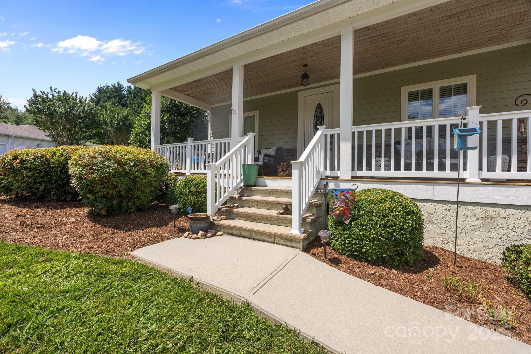 Property image 4 of 1006 Pin Oak Trail in Sugar Hollow Farms, Hendersonville, NC 28739