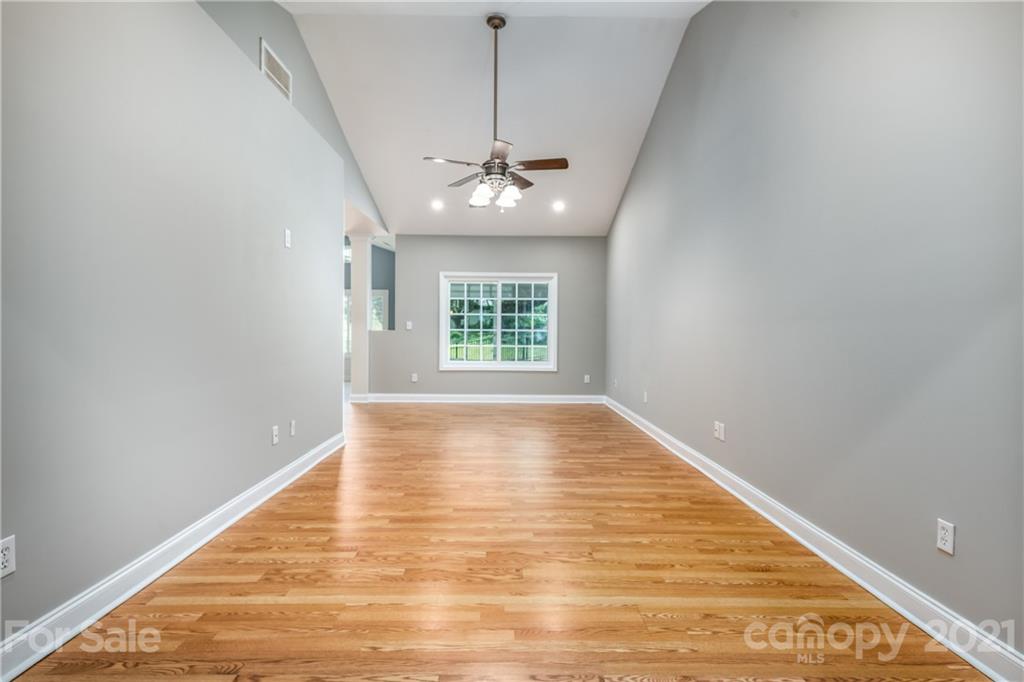 Property image 3 of 2721 Touchstone Circle in Walnut Creek, Newton, NC 28658