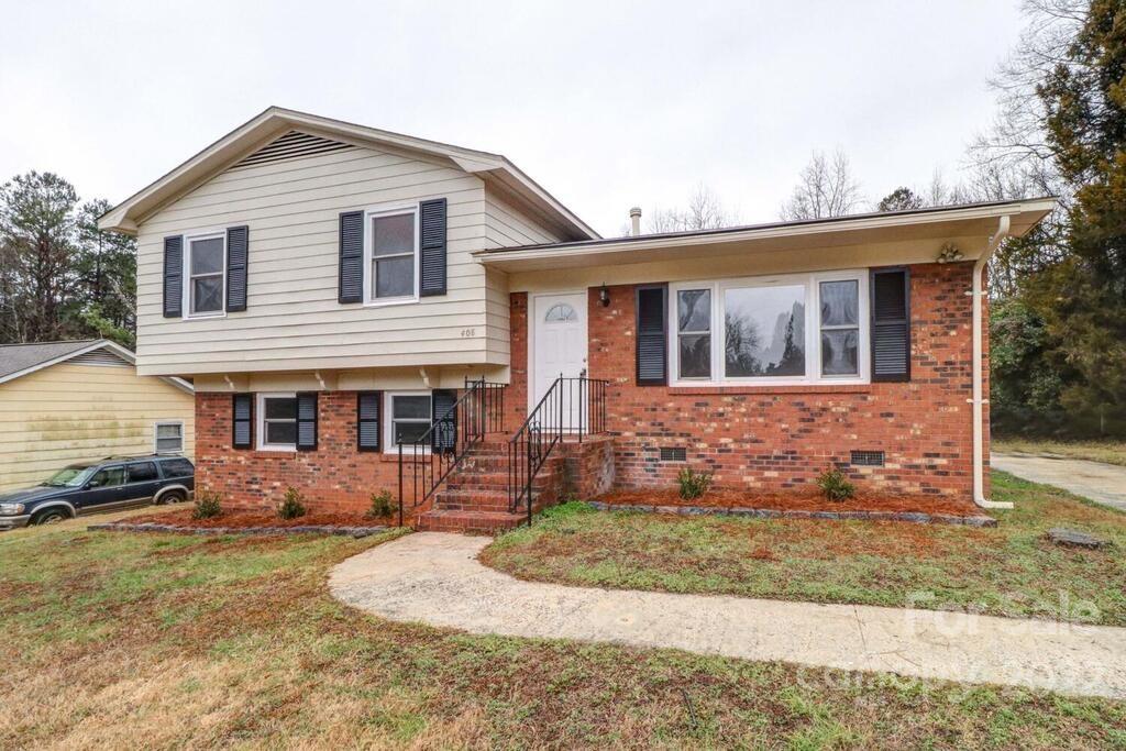 Property image 2 of 408 Ashbrook Road in Rolling Hills, Salisbury, NC 28147