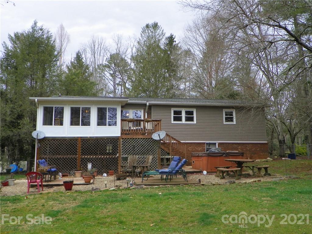 Property image 5 of 1862 Glenheath Drive in Heatherwood, Hendersonville, NC 28791