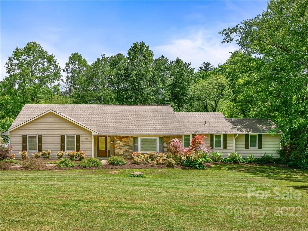Property image 4 of 223 Raintree Drive in Tamarac, Hendersonville, NC 28791