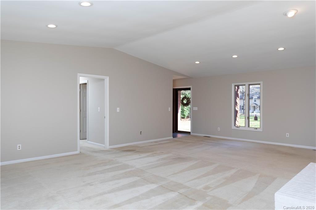 Property image 2 of 3017 Southampton Circle in Southampton, Gastonia, NC 28056
