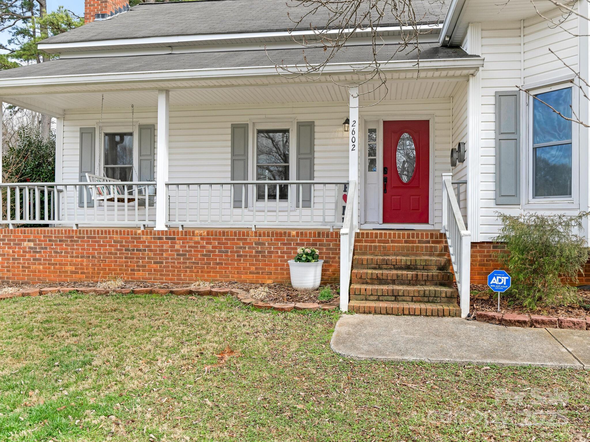 Property image 2 of 2602 Cherokee Court in Castlewood, Gastonia, NC 28056