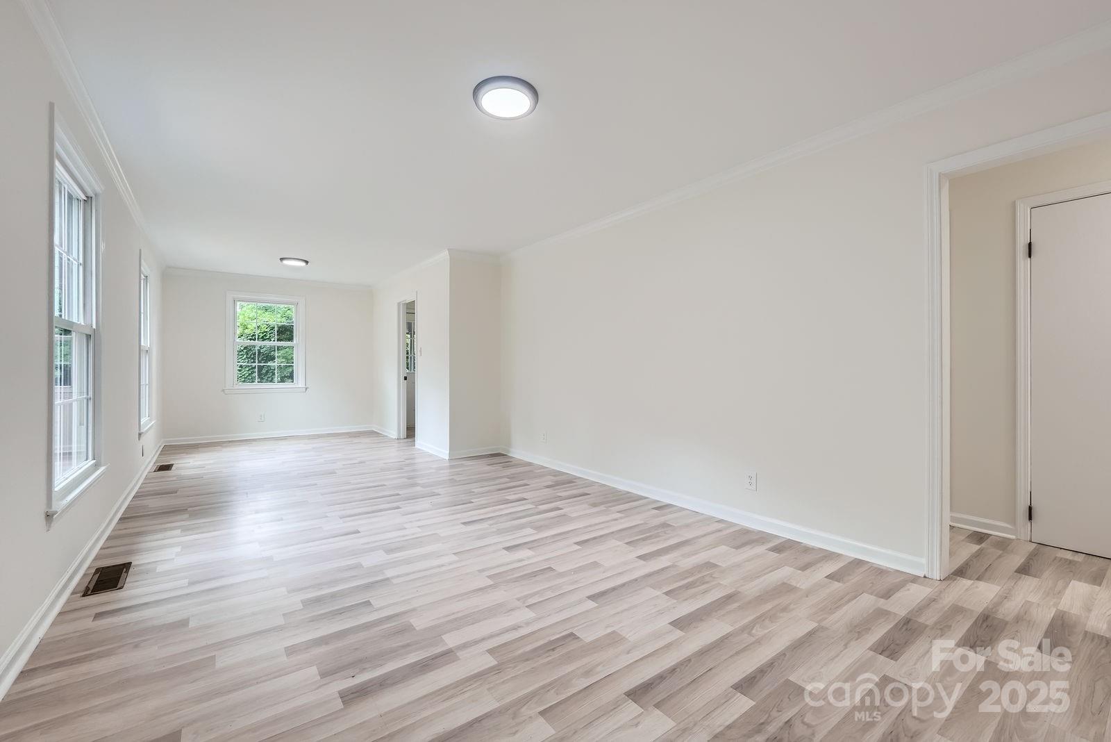 Property image 4 of 1224 E Woodlawn Road in Madison Park, Charlotte, NC 28209