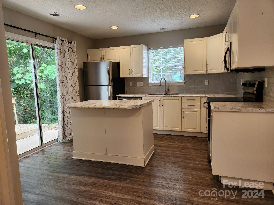Property image 5 of 9100 Charminster Court in Rossmore, Charlotte, NC 28269