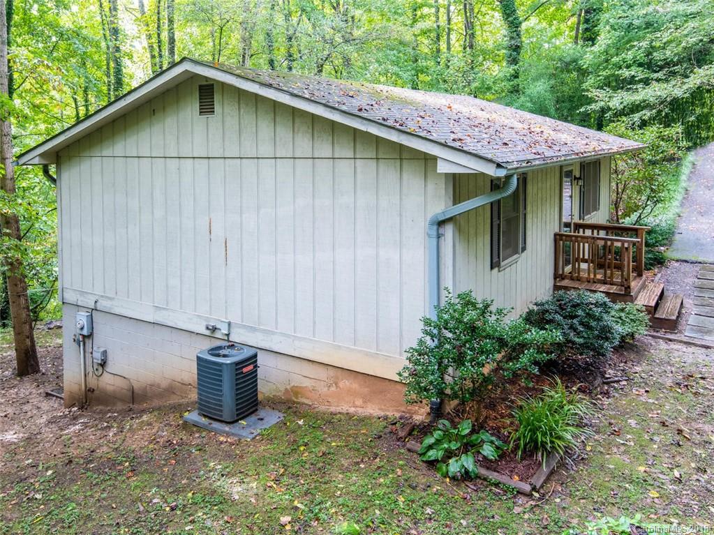 Property image 3 of 32 Mountain Site Lane in Sunset Ridge, Asheville, NC 28803