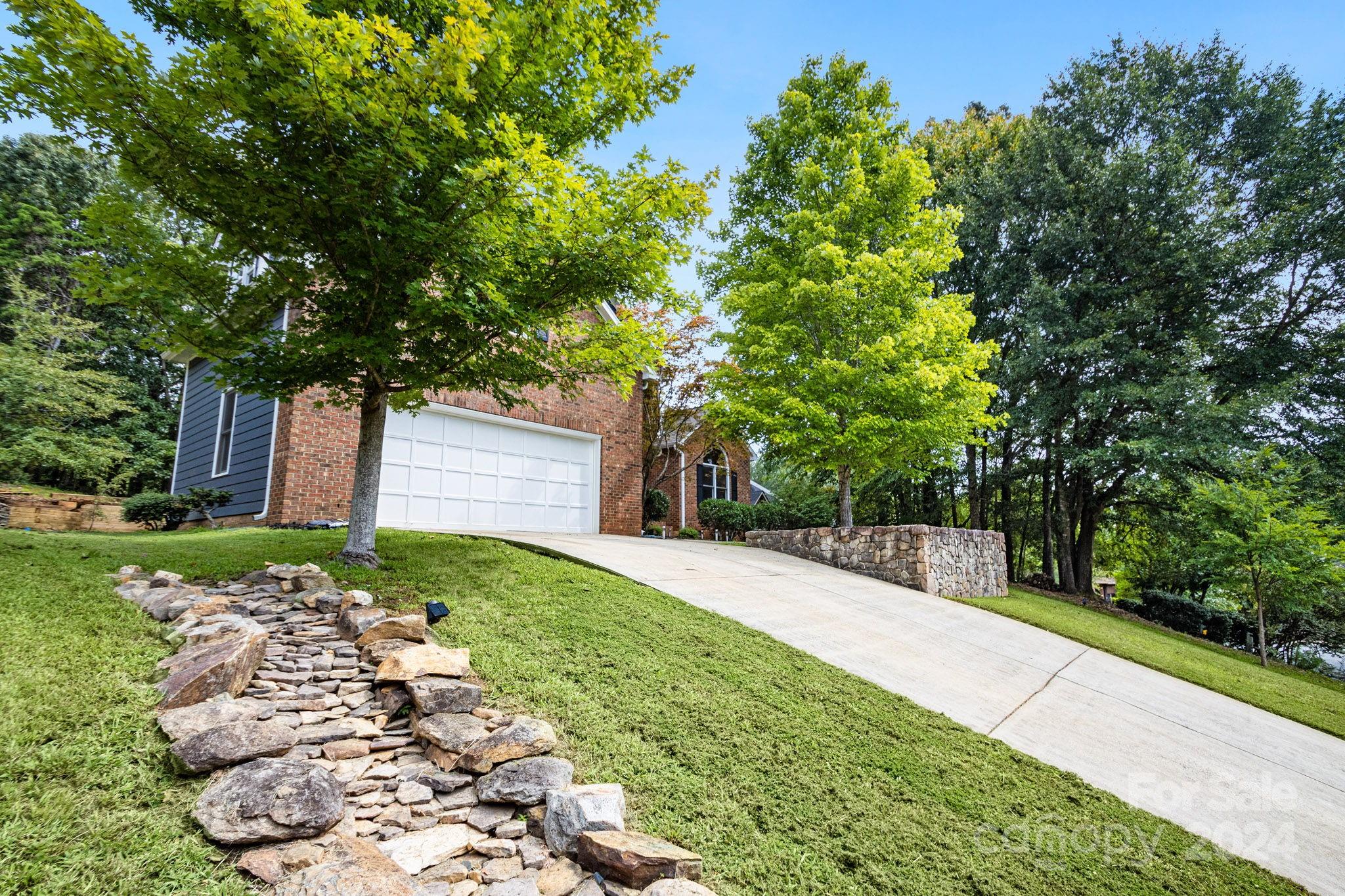 Property image 5 of 520 River Oaks Lane in Wimbledon, Charlotte, NC 28226