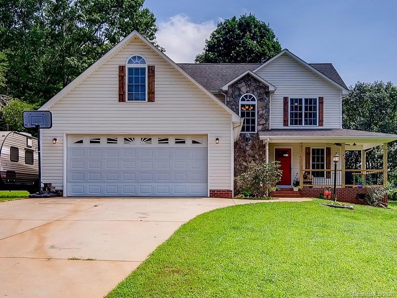 2602 Carriage Lane