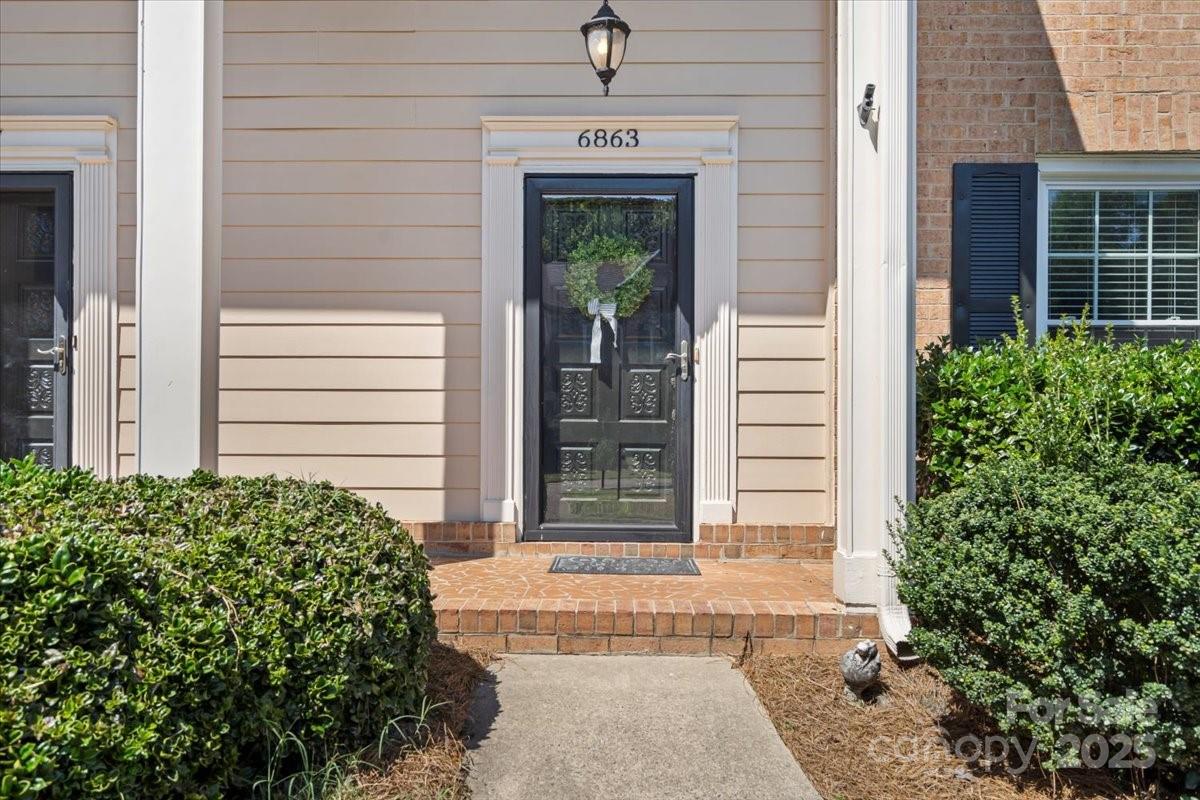 Property image 2 of 6863 Dumbarton Drive in Olde Georgetowne, Charlotte, NC 28210