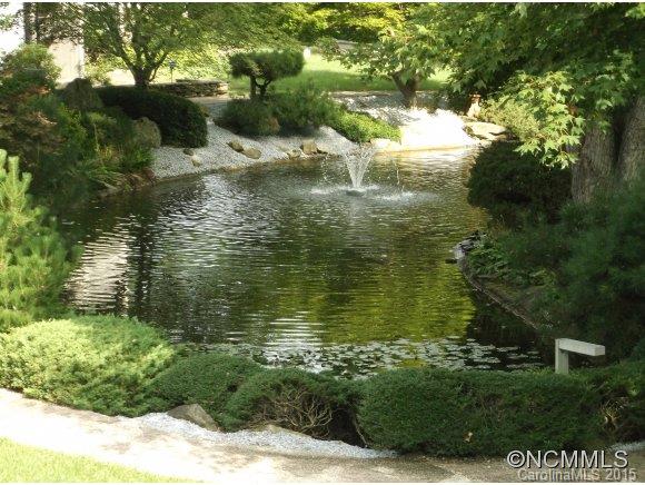 Property image 2 of 19 Lakemoor Lane in Lakemoor Village, Hendersonville, NC 28739