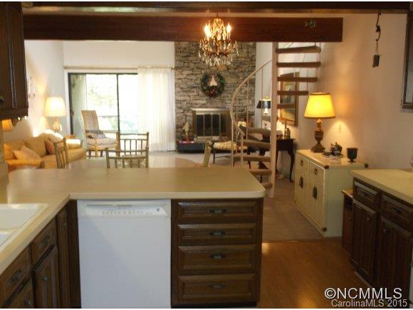 Property image 3 of 19 Lakemoor Lane in Lakemoor Village, Hendersonville, NC 28739