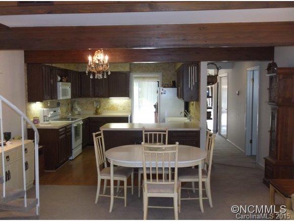 Property image 4 of 19 Lakemoor Lane in Lakemoor Village, Hendersonville, NC 28739