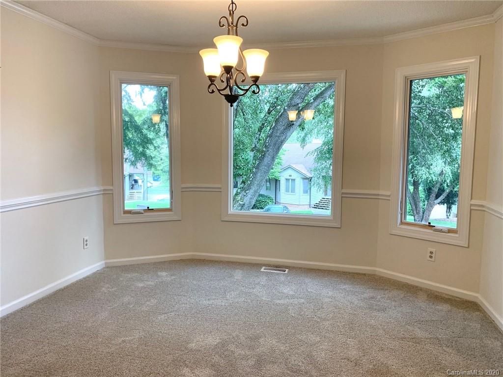 Property image 4 of 1007 Kenilworth Court in Ridgeview, Concord, NC 28027