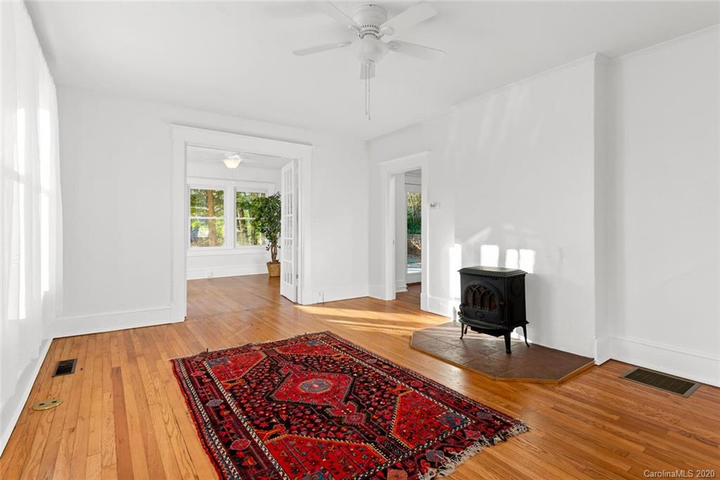 Property image 3 of 81 Arlington Street in Oak Park, Asheville, NC 28801