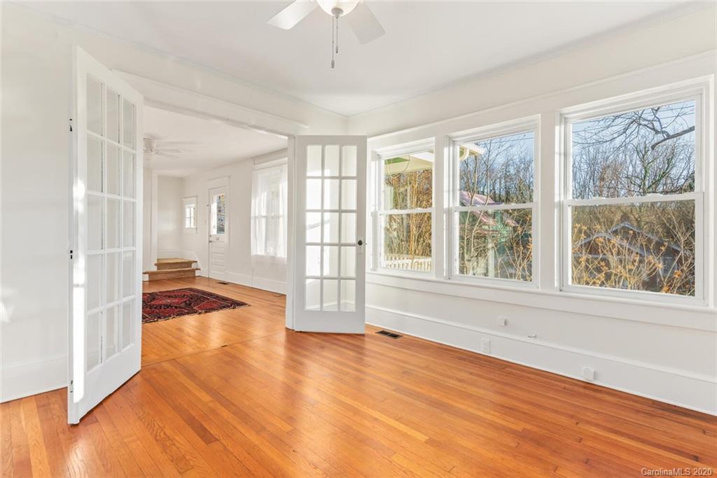 Property image 4 of 81 Arlington Street in Oak Park, Asheville, NC 28801