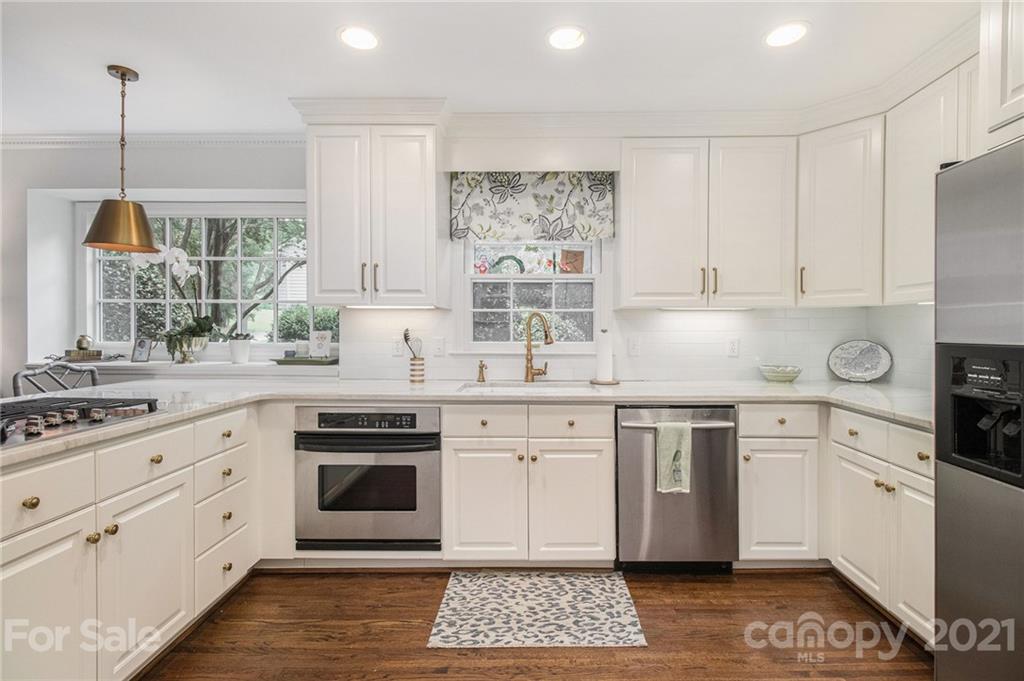 Property image 4 of 3931 Braxton Drive in Kingswood, Charlotte, NC 28226