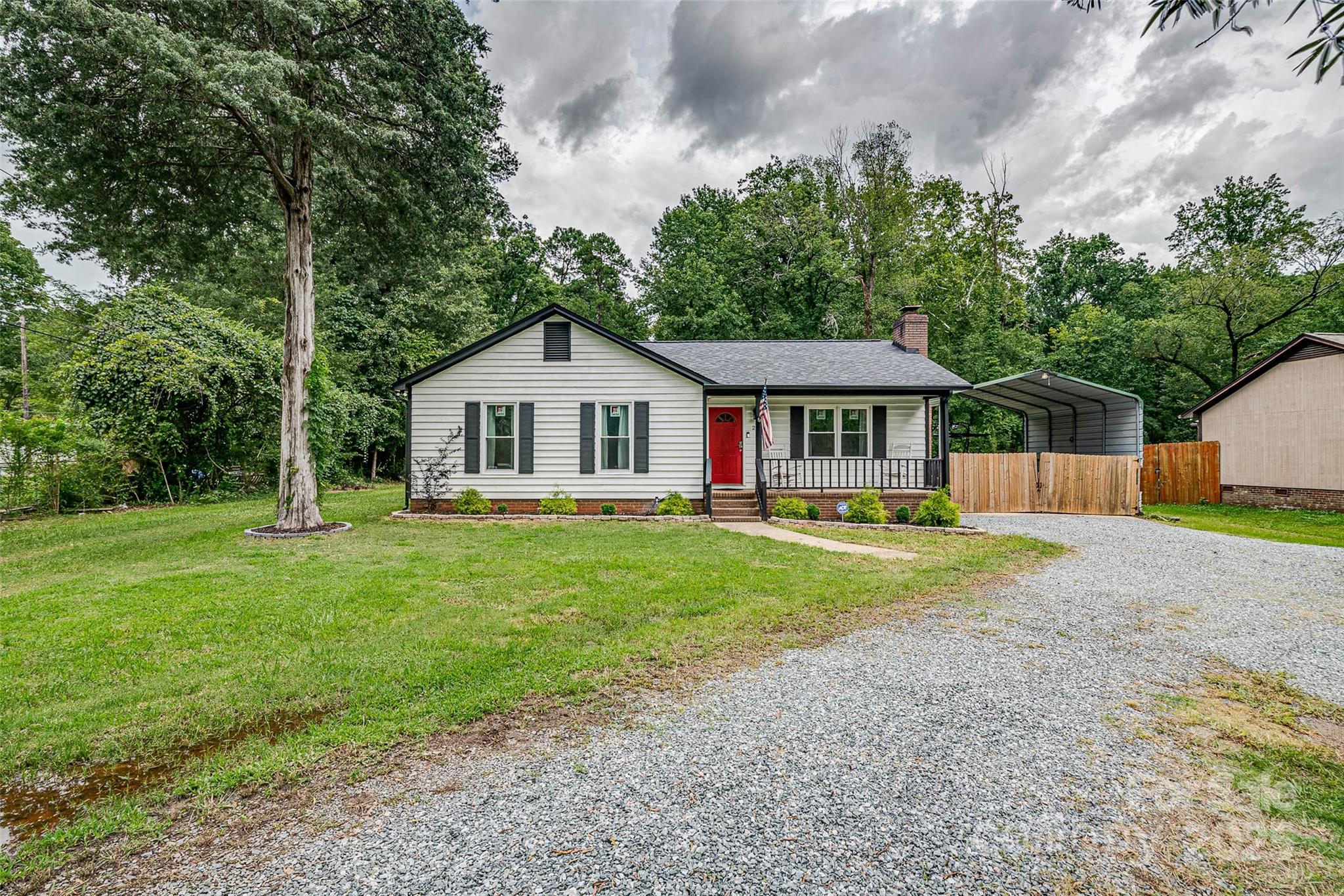 Property image 2 of 2605 Toddville Road in Country Roads, Charlotte, NC 28214
