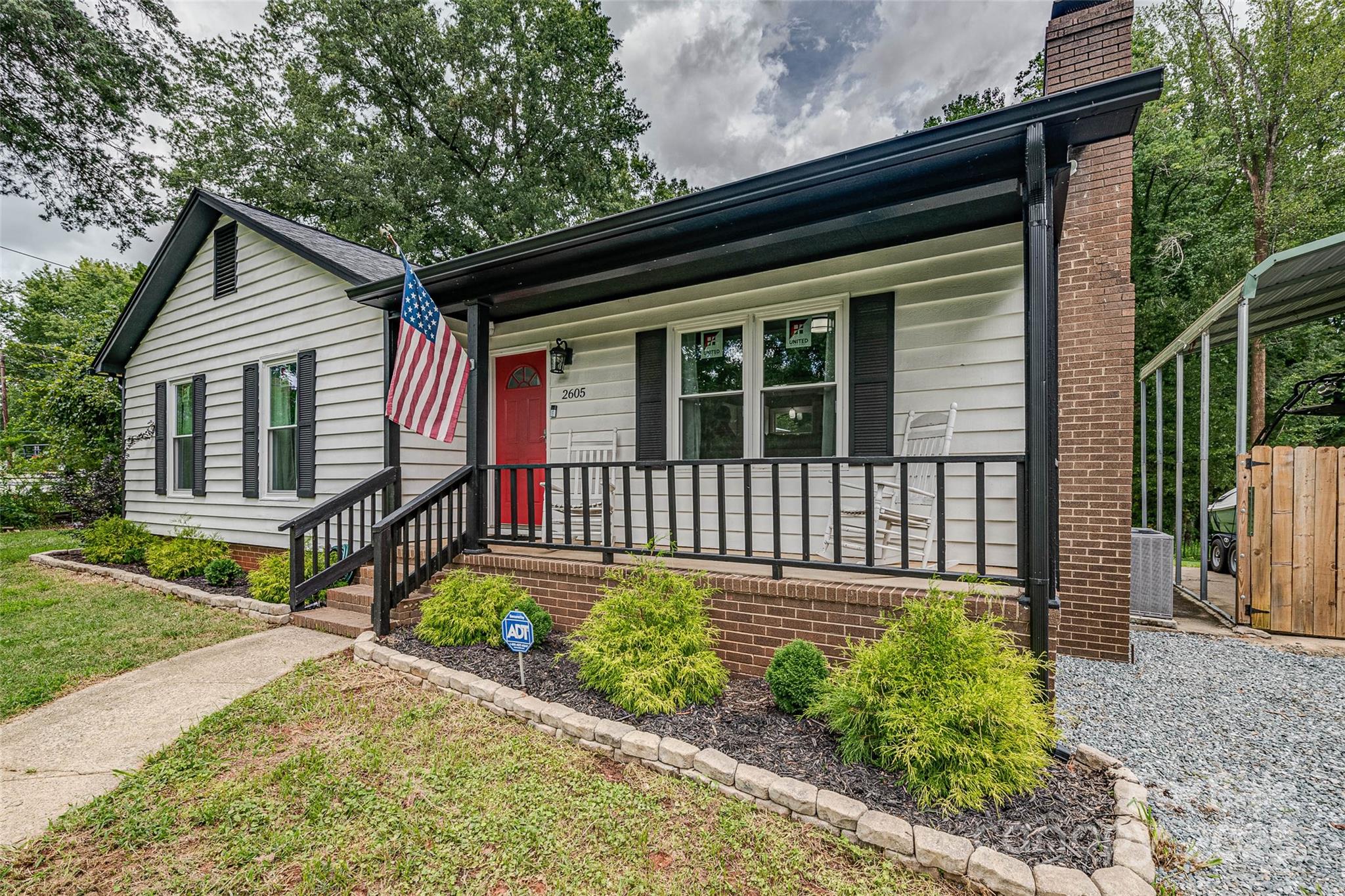 Property image 3 of 2605 Toddville Road in Country Roads, Charlotte, NC 28214