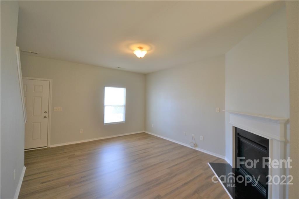 Property image 3 of 925 Willow Wind Drive in Willow Creek, Gastonia, NC 28054