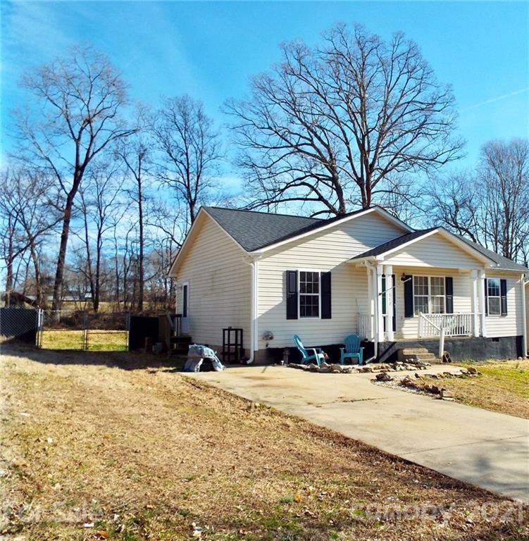 Property image 3 of 512 Willow Road in Rolling Hills, Salisbury, NC 28147