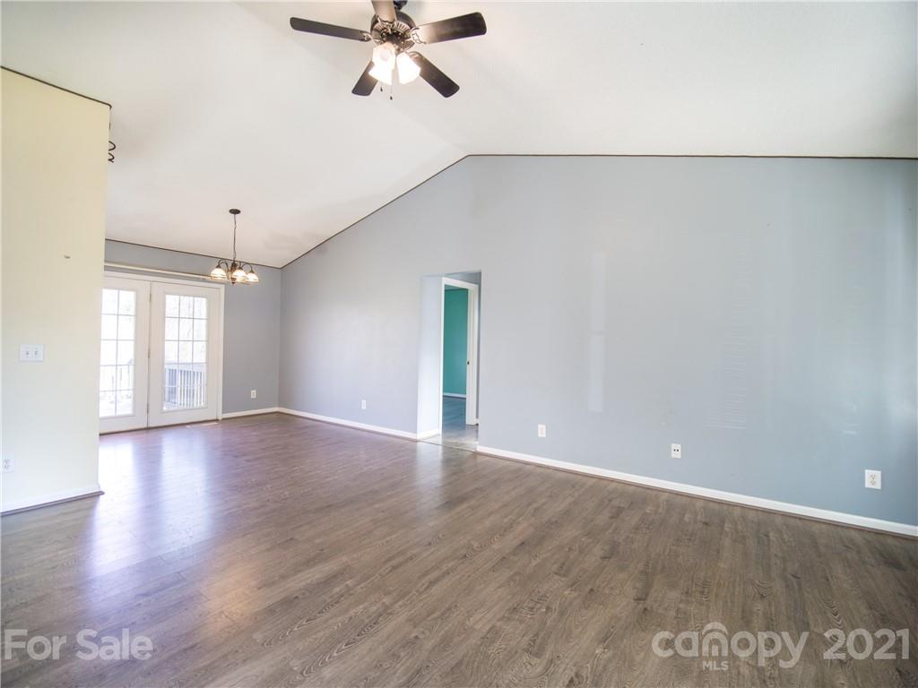 Property image 4 of 512 Willow Road in Rolling Hills, Salisbury, NC 28147