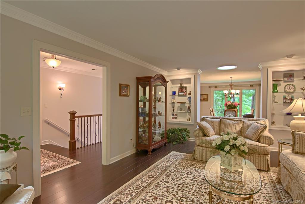 Property image 4 of 38 Foxglove Road in Timbercreek, Hendersonville, NC 28739