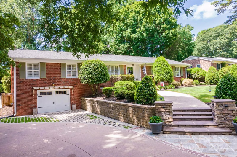 Property image 2 at 1131 Nottingham Drive, Gastonia, NC 28054