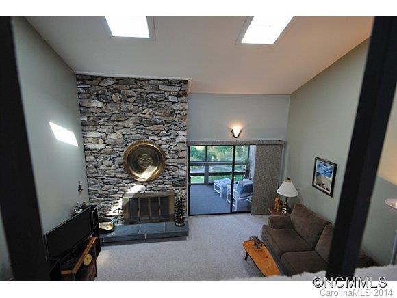 Property image 5 of 14 Lakemoor Ln in Lakemoor Village, Hendersonville, NC 28739