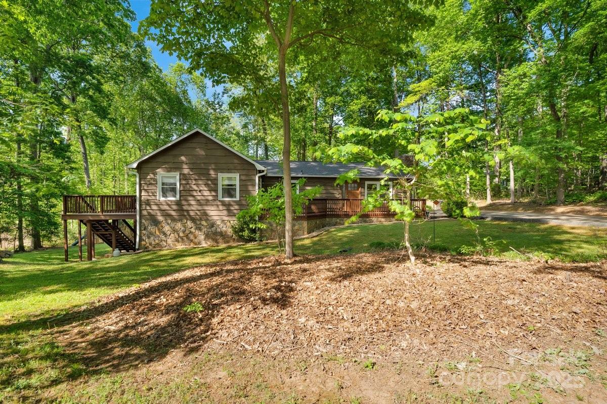 Property image 2 of 110 Lakeland Road in Holiday Harbor, Mooresville, NC 28117