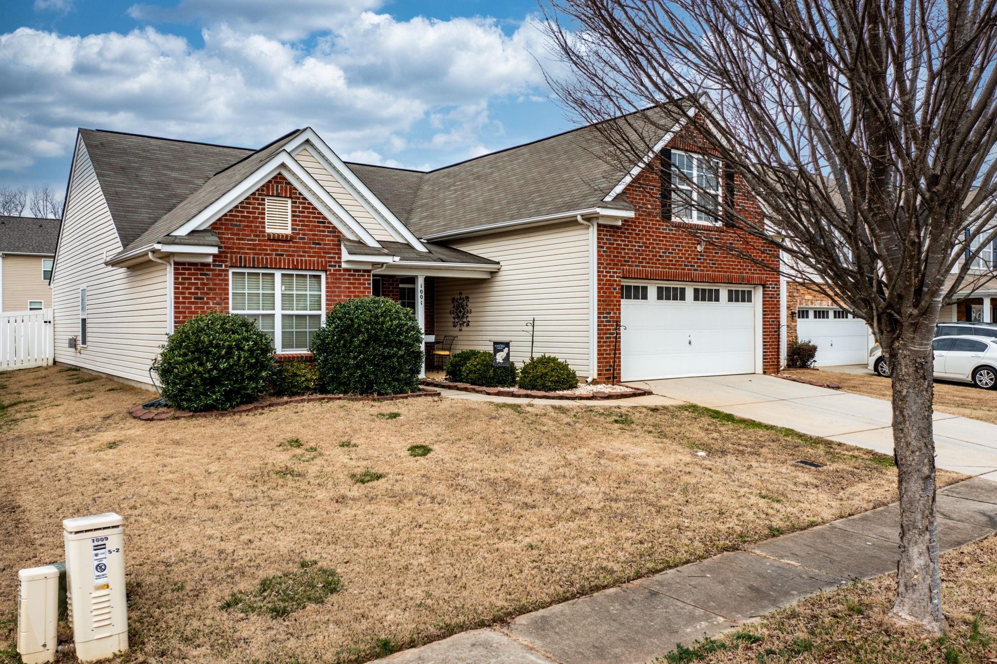 Property image 2 of 1001 Silverberry Street in Willow Creek, Gastonia, NC 28054