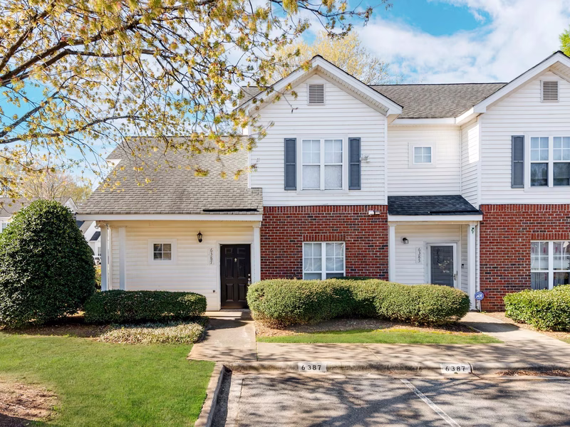 Mallard Square, Charlotte Community