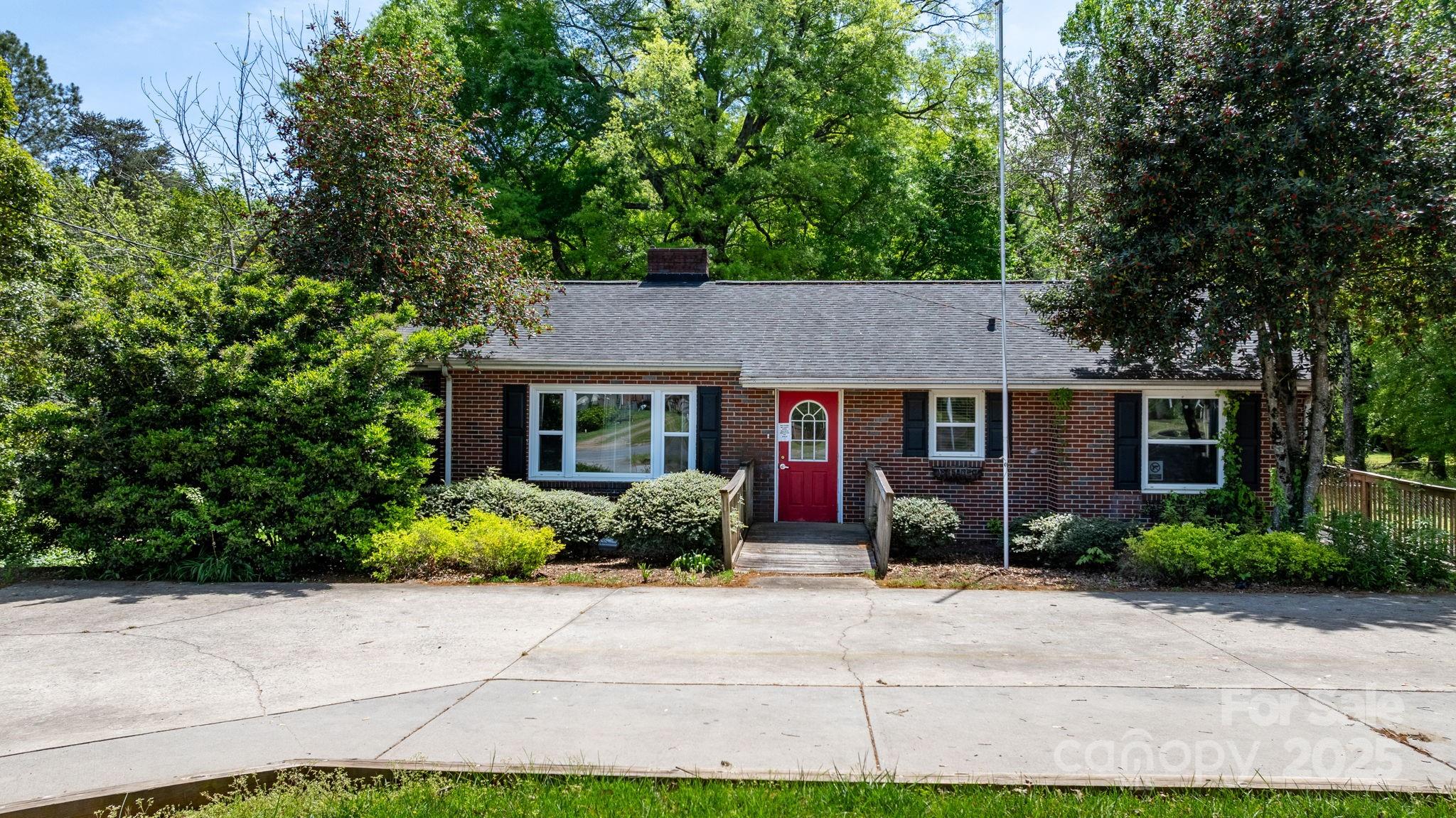 Property image 2 of 536 Hartness Road in Park Grove, Statesville, NC 28677