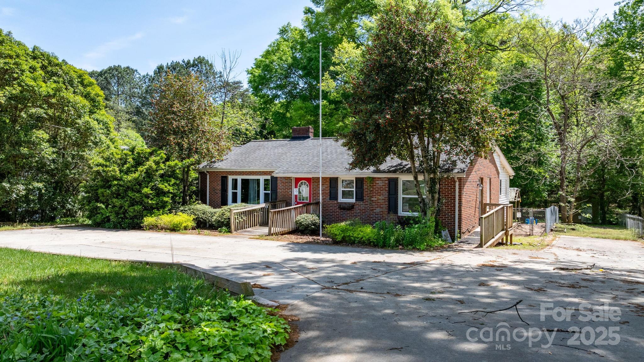 Property image 4 of 536 Hartness Road in Park Grove, Statesville, NC 28677