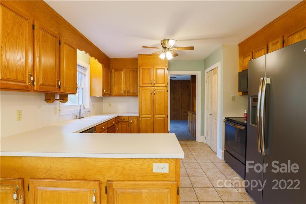 Property image 4 of 497 Ridgeway Avenue in Oakland Heights, Statesville, NC 28677
