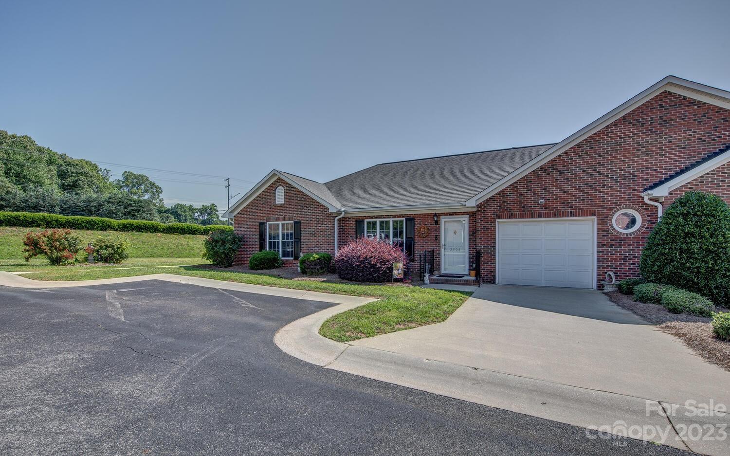 Property image 3 of 2304 Moorsman Court in Windsor Woods, Gastonia, NC 28054